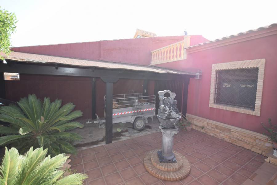 Sale - a VILLA / HOUSE - Torrevieja - San Luis